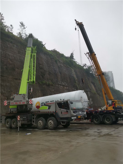 大安区“不怕风雨冻”—— 吊车的 “恶劣环境适应” 技术